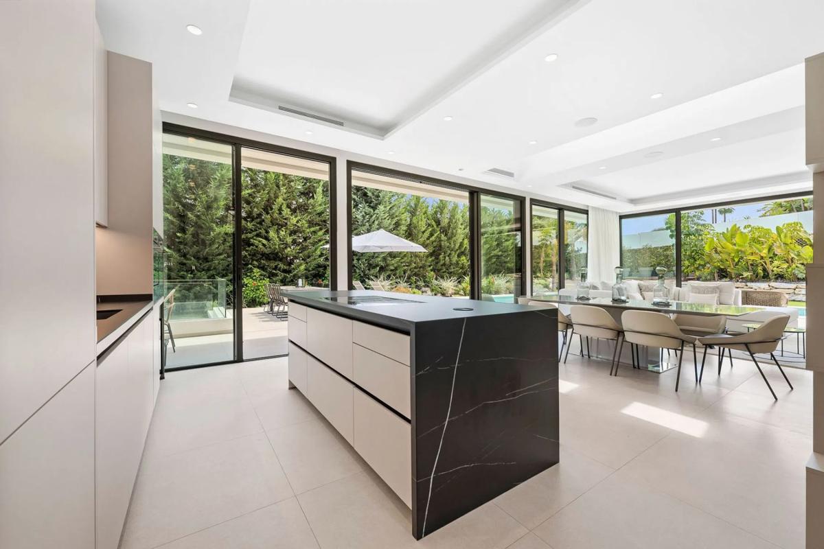 Venta de chalet independiente en Calle Osa Mayor, 14, Marbella
photo 1