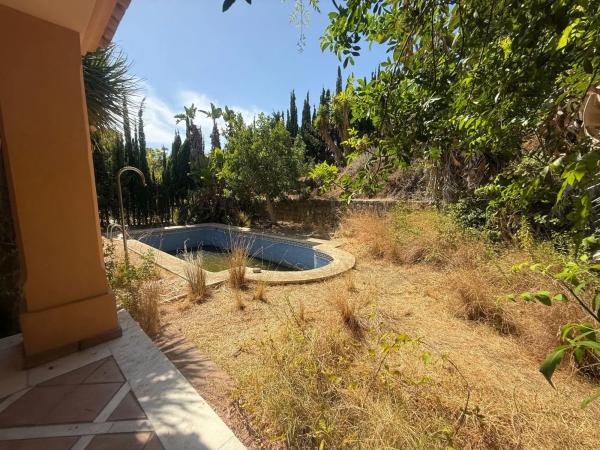 Chalet wolnostojący na sprzedaż w Calle Aries, Marbella thumbnail 1