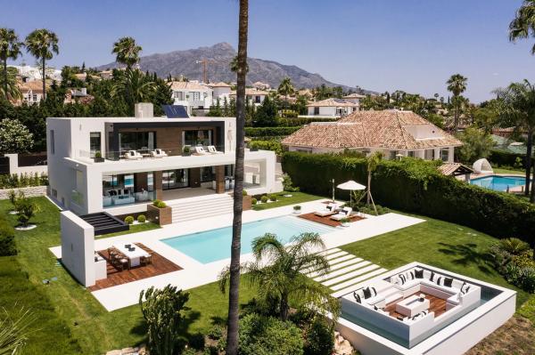 Chalet wolnostojący na sprzedaż w Parque el Colorado, Marbella photo 1