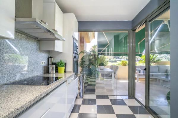Duplex en venta en Barrio Los Naranjos, Marbella photo 1