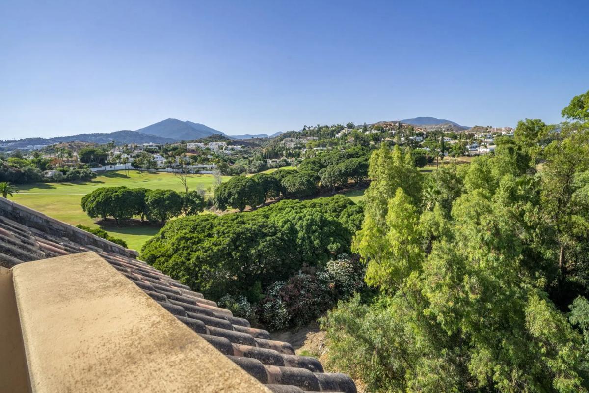 Sprzedaż duplexu w Barrio Los Naranjos, Marbella photo 3