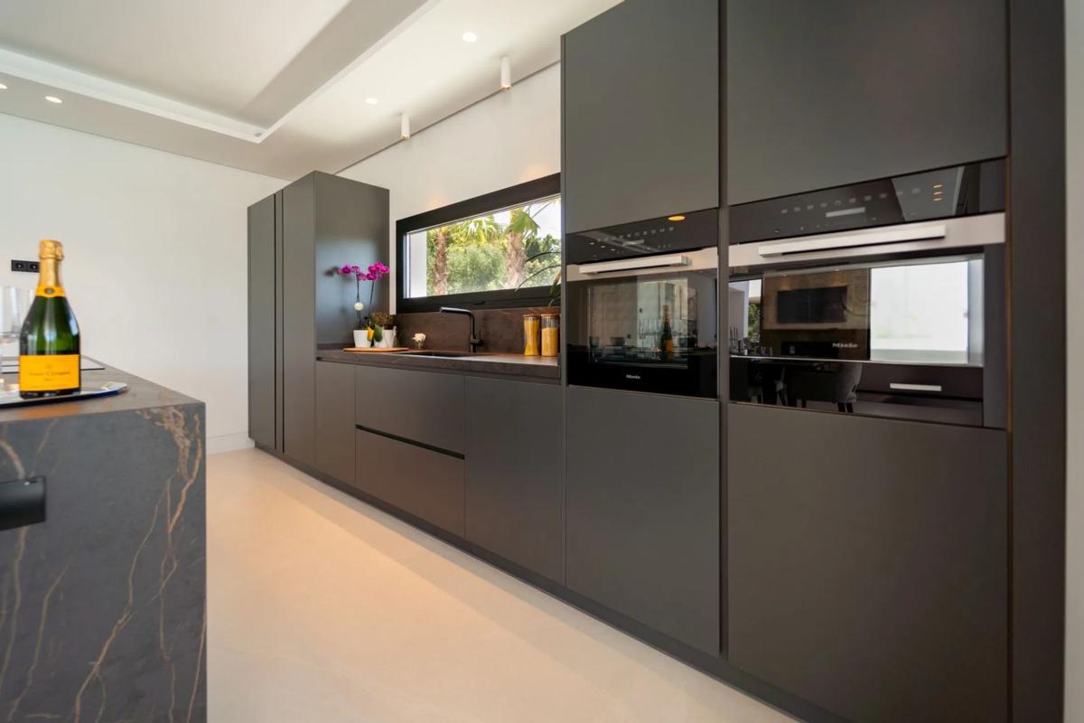 Venta de chalet independiente en Barrio Los Naranjos, Marbella
photo 1