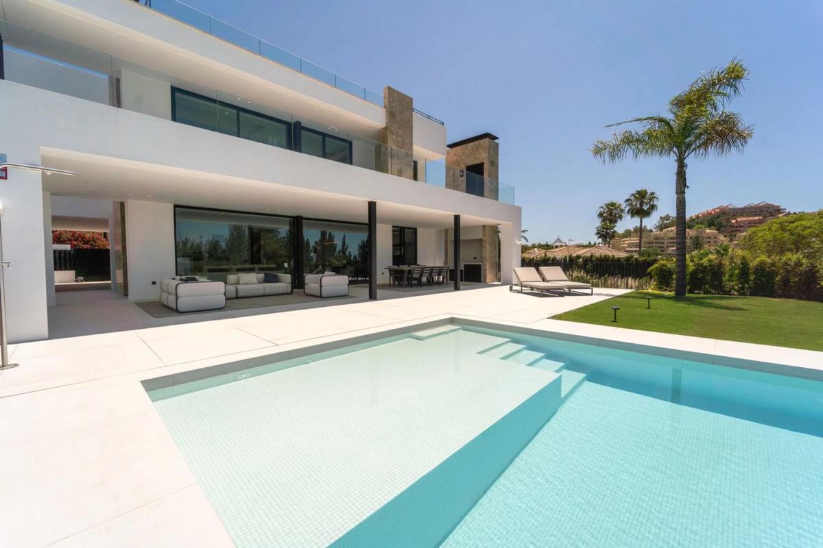 Venta de chalet independiente en Barrio Los Naranjos, Marbella
photo 2
