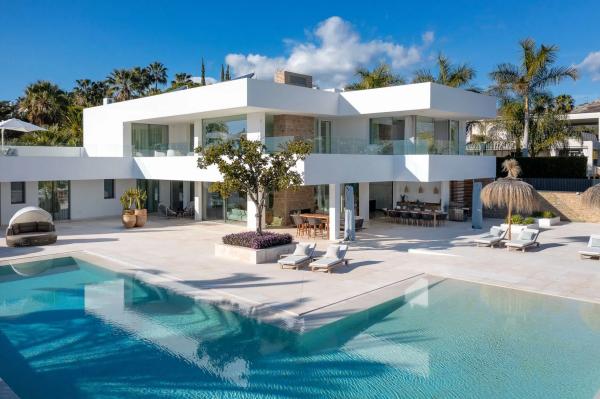 Chalet wolnostojący na sprzedaż w La Cerquilla, Marbella thumbnail 1