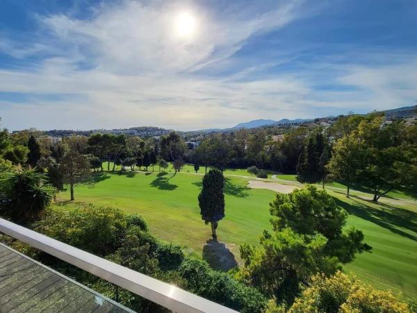 Chalet wolnostojący na sprzedaż w Calle Auriga, Marbella thumbnail 2