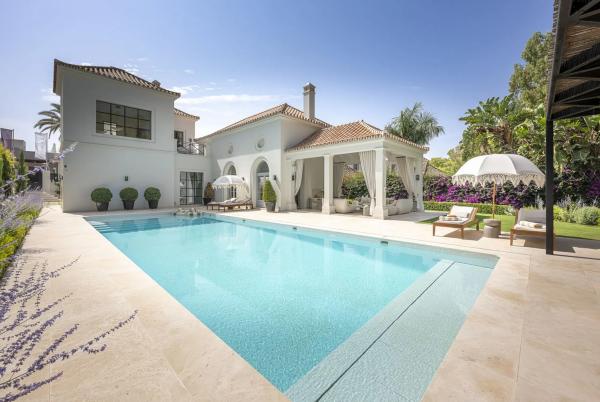 Independent chalet for sale in Barrio Los Naranjos, Marbella
 photo 1