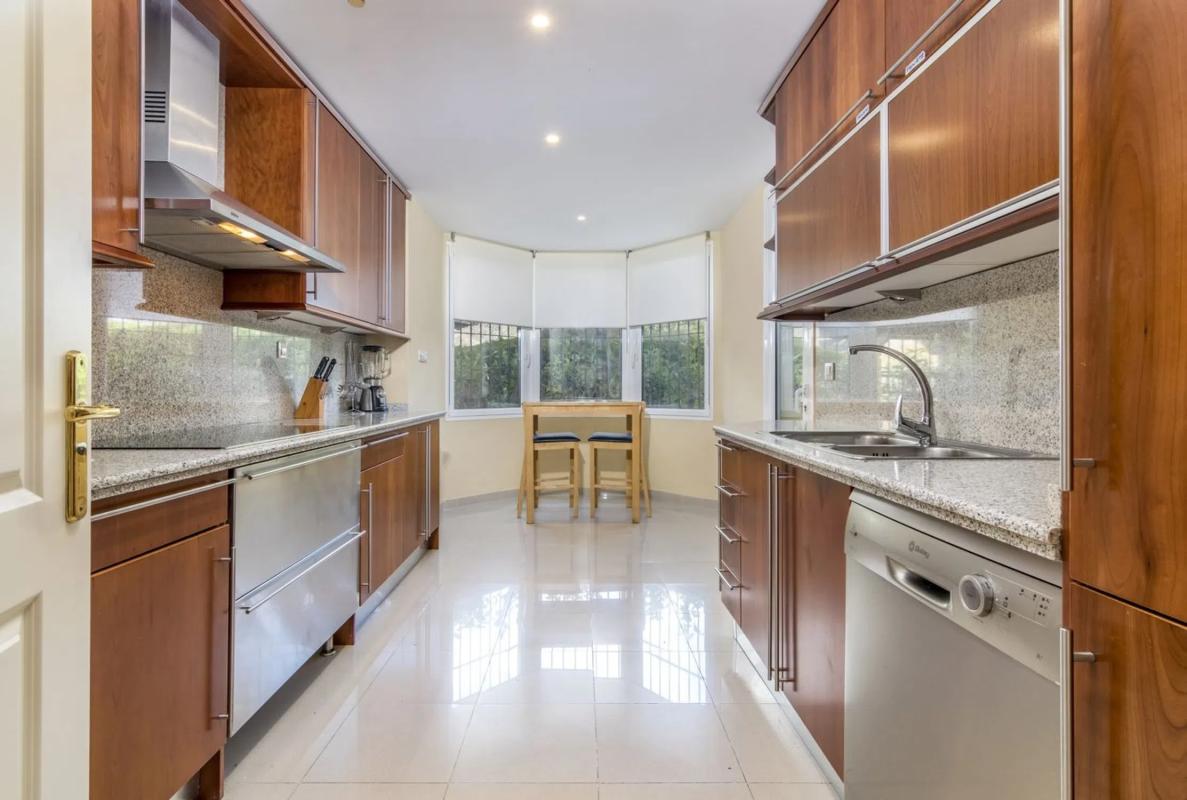 Venta de piso en Barrio Los Naranjos, Marbella
photo 4