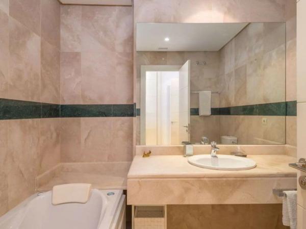 Mieszkanie na sprzedaż w Calle Pléyades, 29, Marbella photo 1