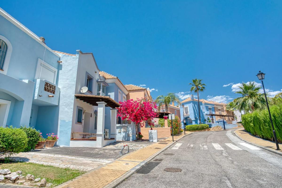 Venta de chalet adosado en Urbanizacion N Andalucia L, 27 , Marbella photo 1