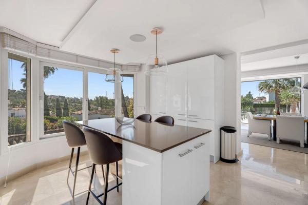 Chalet wolnostojący na sprzedaż w Calle Auriga, Marbella thumbnail 2