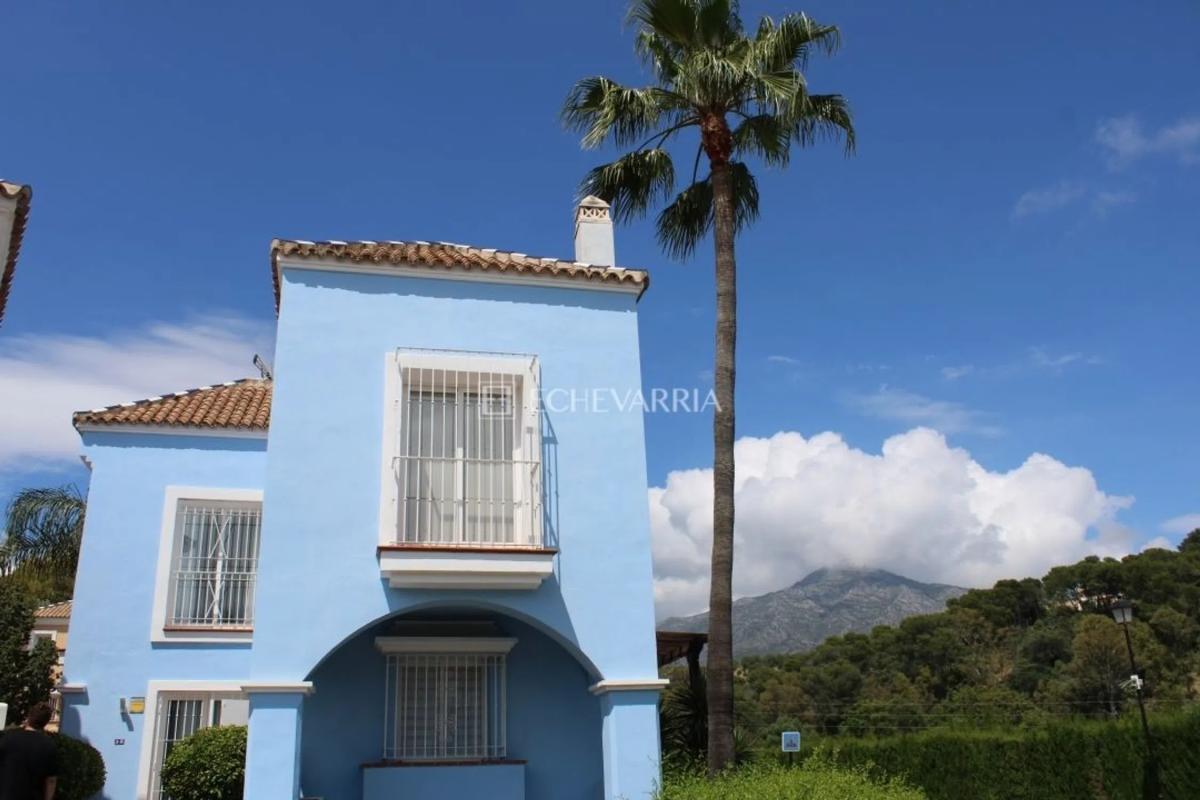 Venta de chalet independiente en Barrio Los Naranjos, Marbella
photo 1