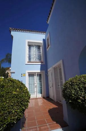 Chalet wolnostojący na sprzedaż w Barrio Los Naranjos, Marbella thumbnail 1