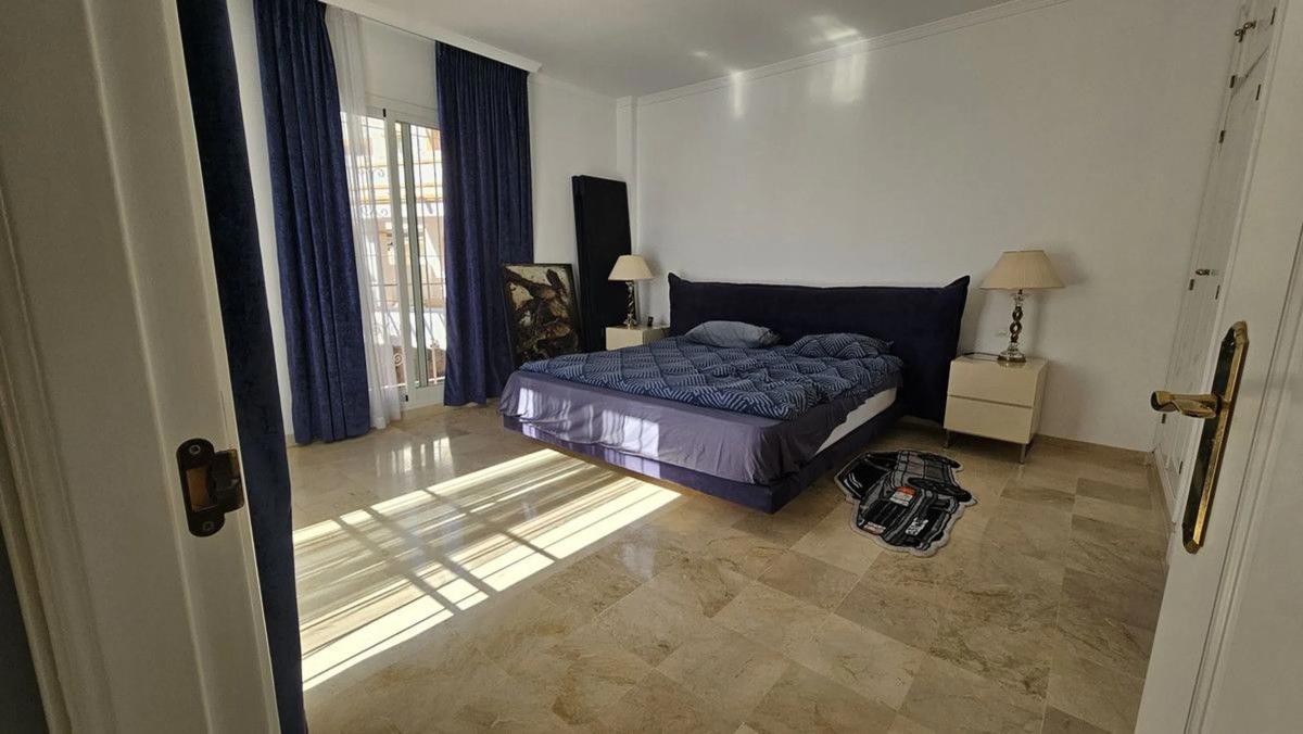 Venta de chalet adosado en Vía , Marbella photo 1