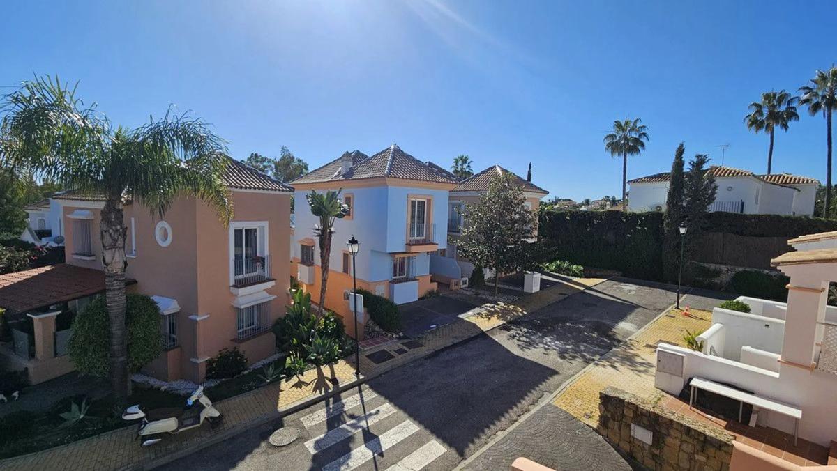 Venta de chalet adosado en Vía , Marbella photo 5