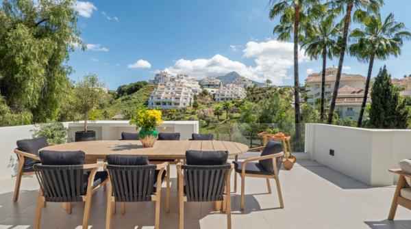 Chalet wolnostojący na sprzedaż w Calle Pléyades, 28, Marbella thumbnail 1