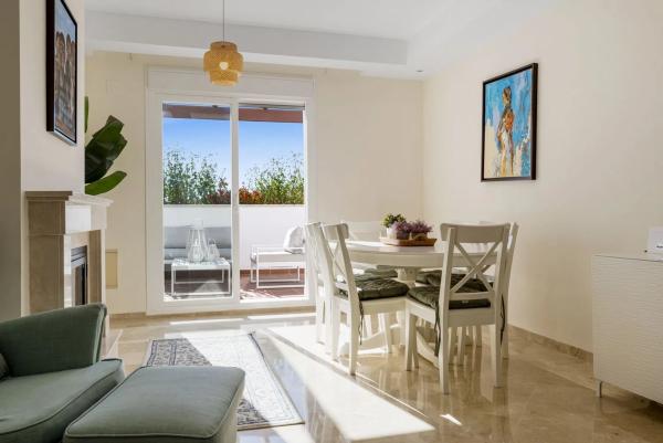 Duplex na sprzedaż w Barrio Los Naranjos, Marbella photo 2
