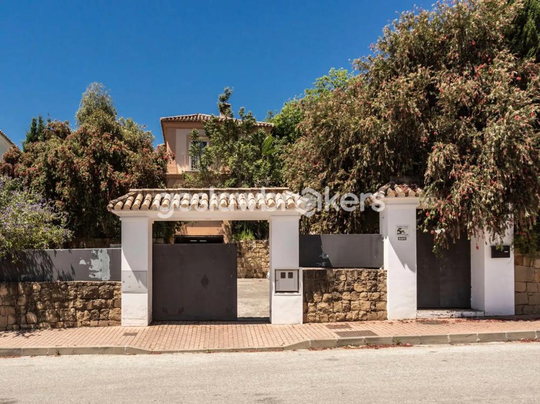 Sprzedaż niezależnego domku jednorodzinnego w Calle Aries, 57 A, Marbella photo 1