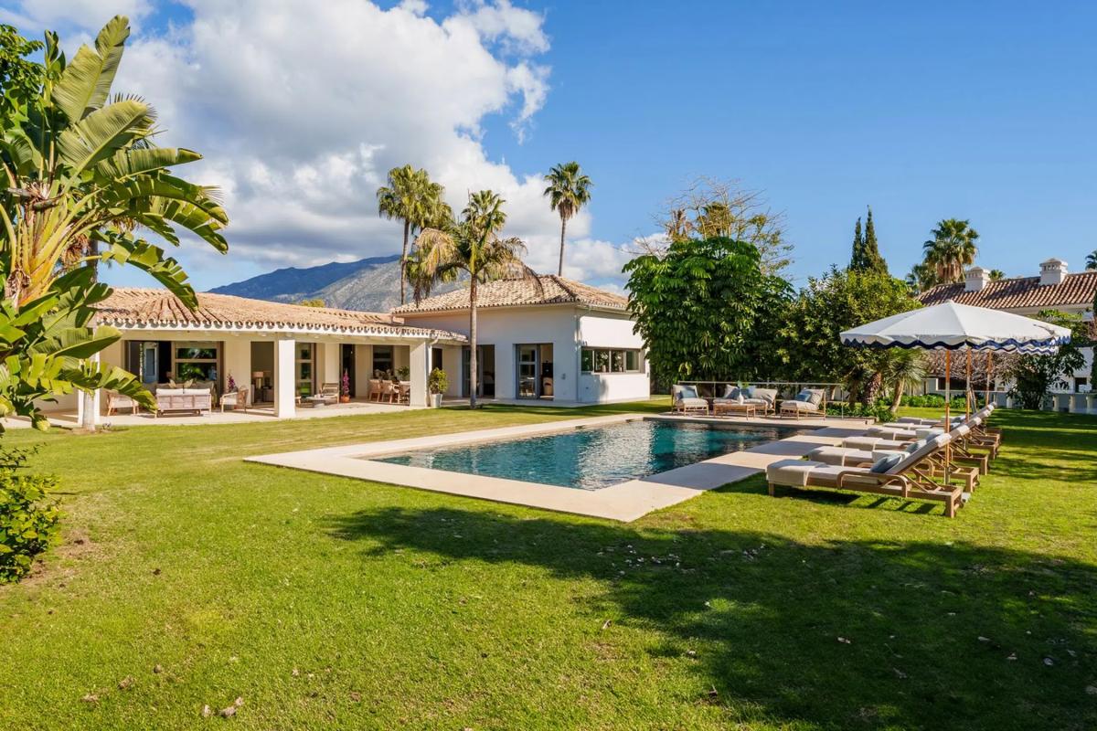 Sprzedaż niezależnego domku jednorodzinnego w  Calle Osa Menor 2G, Marbella photo 2