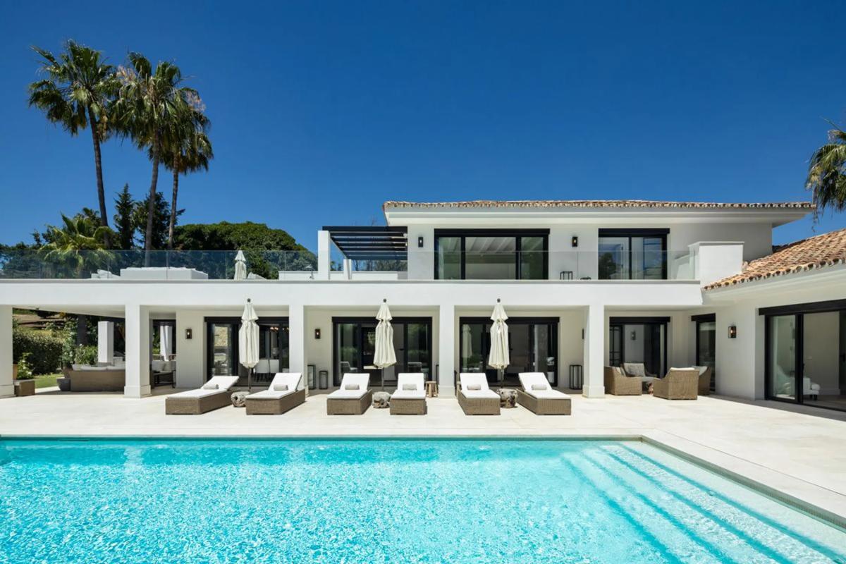 Sale of independent chalet in Calle Auriga, Marbella
photo 1