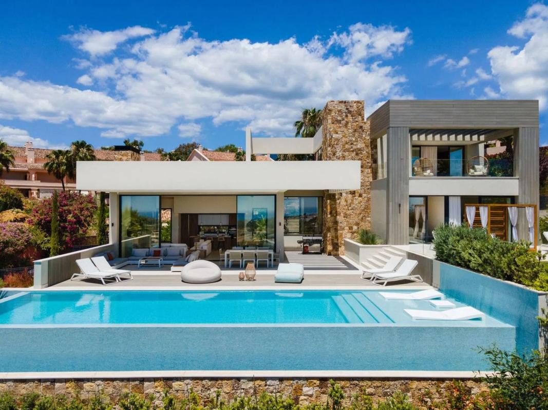 Venta de chalet independiente en Barrio Los Naranjos, Marbella
photo 1