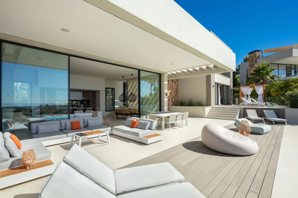 Venta de chalet independiente en Barrio Los Naranjos, Marbella
photo 2