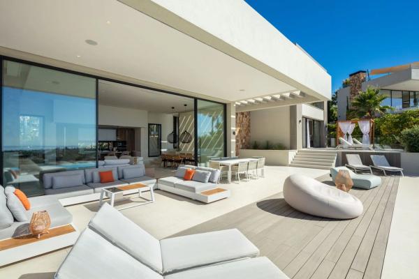 Chalet wolnostojący na sprzedaż w Barrio Los Naranjos, Marbella thumbnail 1