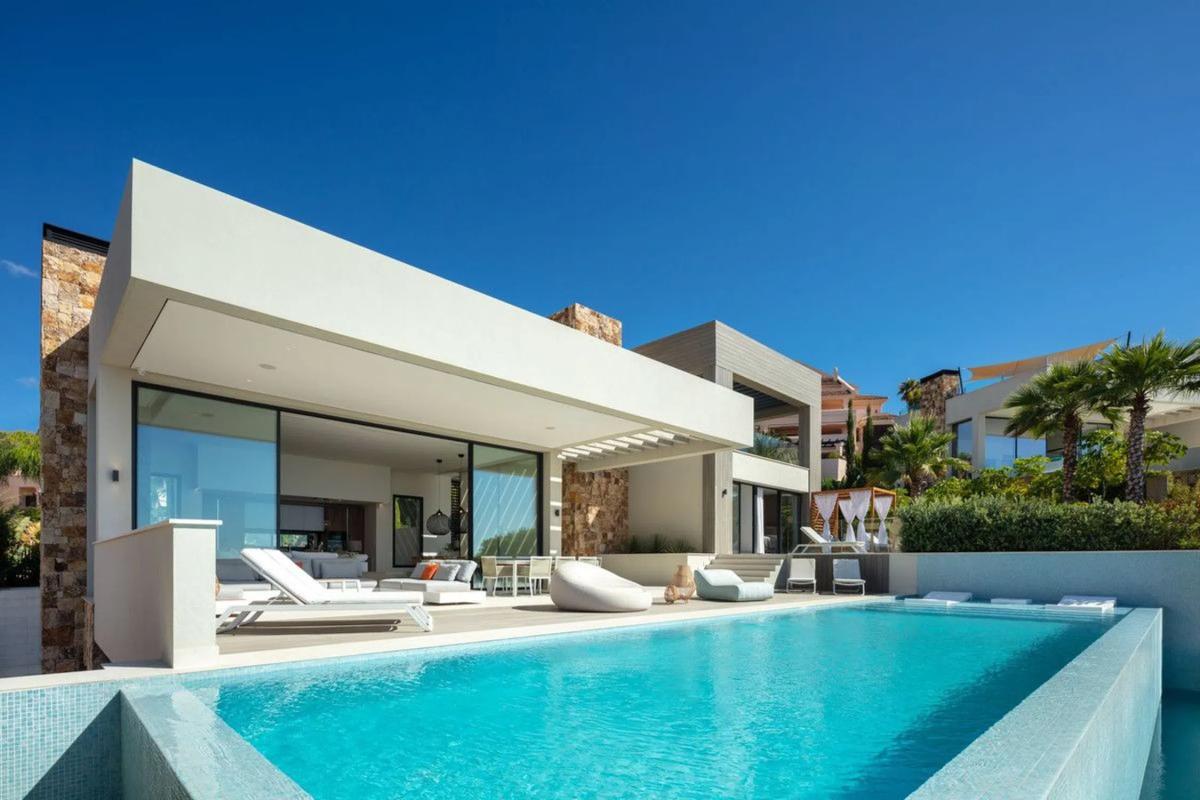 Venta de chalet independiente en Barrio Los Naranjos, Marbella
photo 3