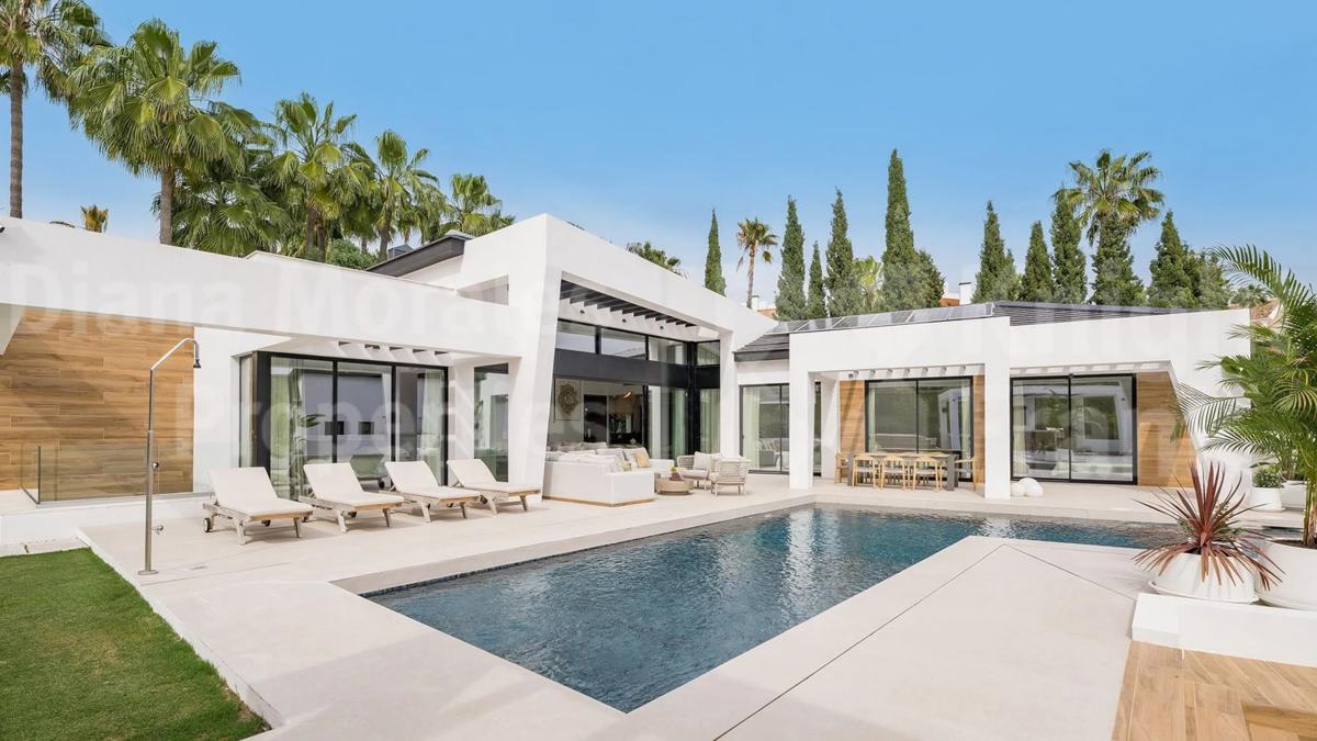 Venta de chalet independiente en Barrio Los Naranjos, Marbella
photo 1