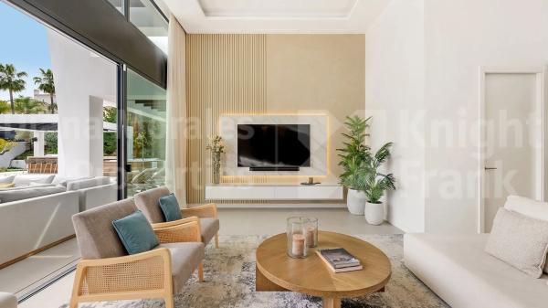 Chalet wolnostojący na sprzedaż w  Barrio Los Naranjos, Marbella photo 4