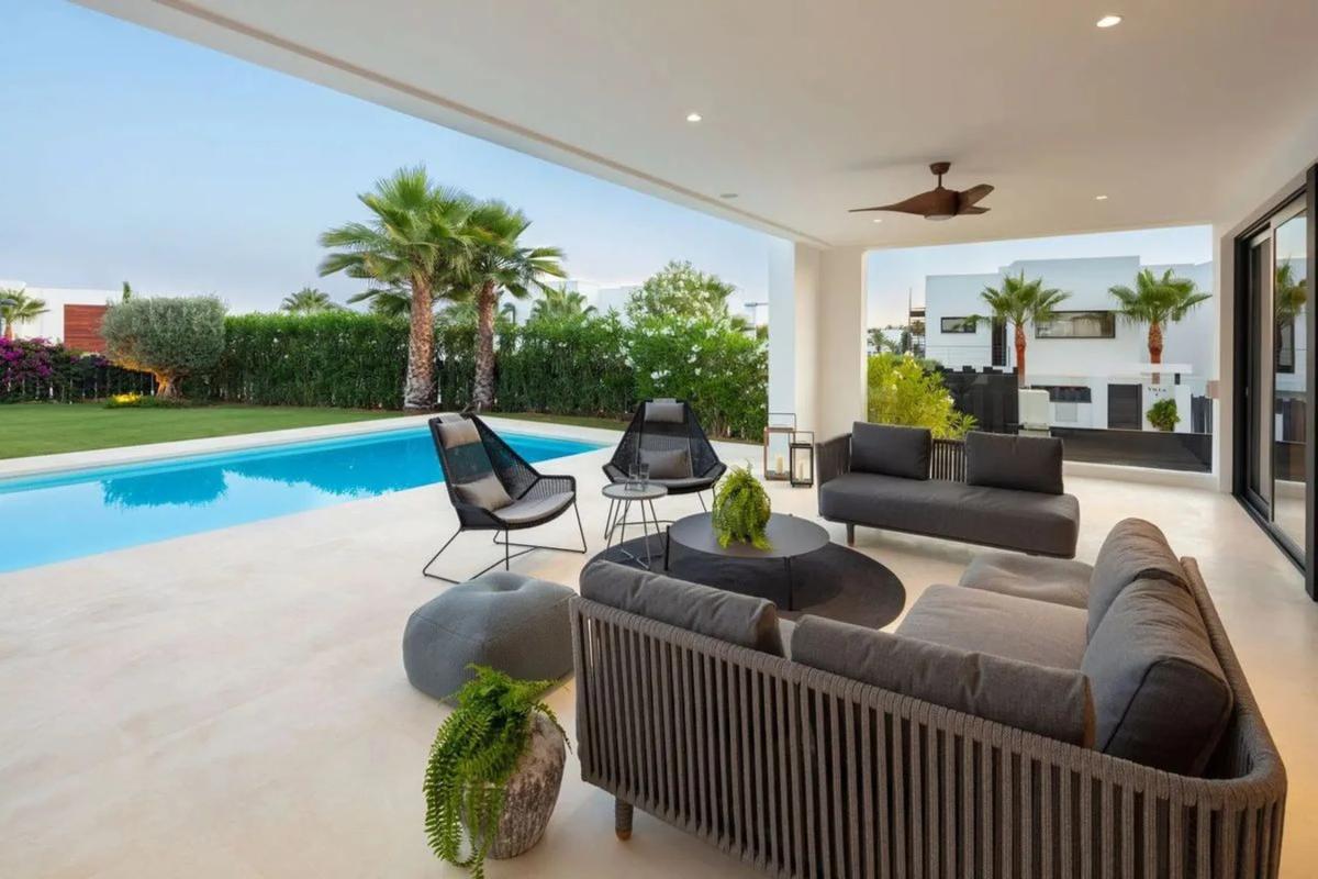 Venta de chalet independiente en Calle Haza del Conde, 1 -5, Marbella
 photo 2
