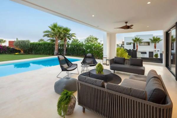 Chalet wolnostojący na sprzedaż w Calle Haza del Conde, 1 -5, Marbella thumbnail 1