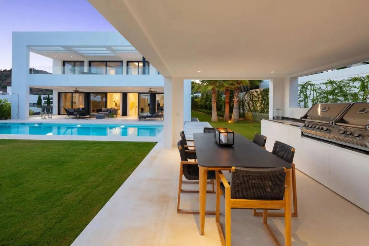 Venta de chalet independiente en Calle Haza del Conde, 1 -5, Marbella
 photo 4