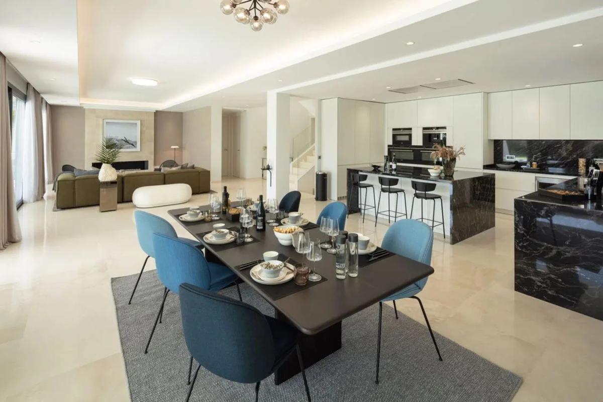 Venta de chalet independiente en Calle Haza del Conde, 1 -5, Marbella
 photo 5