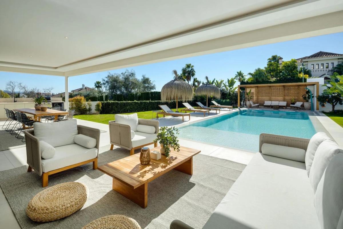 Venta de chalet independiente en Barrio Los Naranjos, Marbella
photo 1