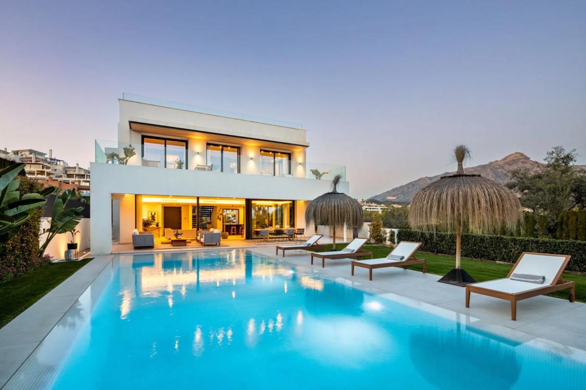 Venta de chalet independiente en Barrio Los Naranjos, Marbella
photo 2