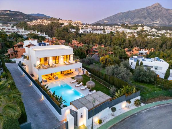 Chalet independiente en venta en Barrio Los Naranjos, Marbella
thumbnail 2