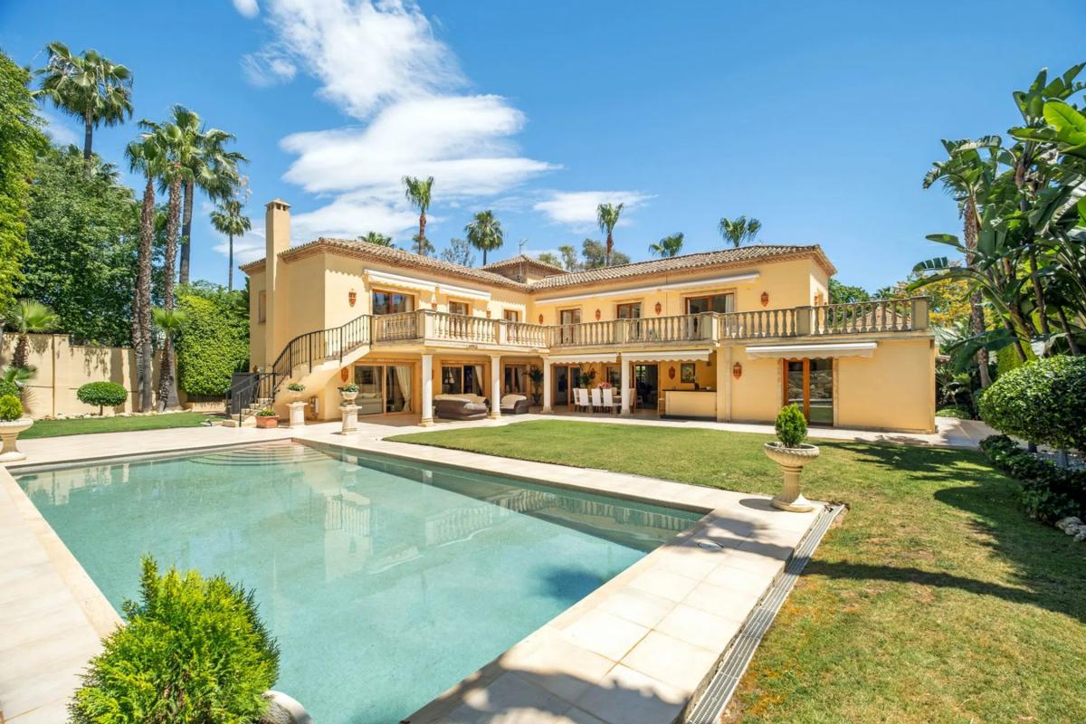 Venta de chalet independiente en Barrio Los Naranjos, Marbella
photo 1