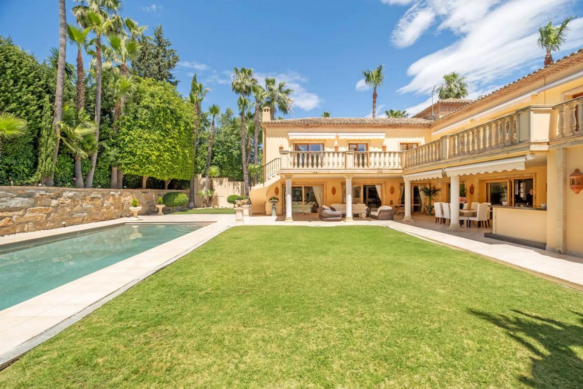 Venta de chalet independiente en Barrio Los Naranjos, Marbella
photo 2