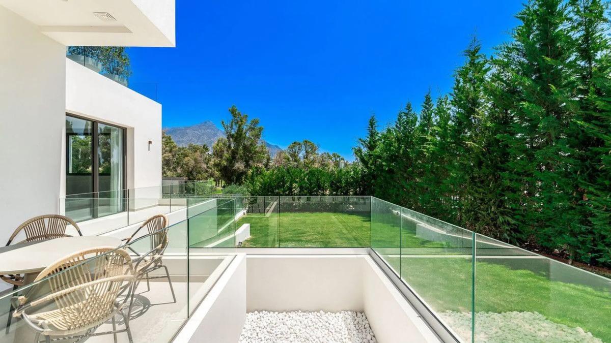 Venta de chalet independiente en Barrio Los Naranjos, Marbella
photo 1