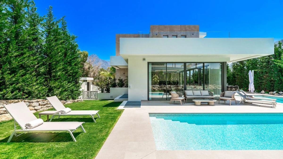 Venta de chalet independiente en Barrio Los Naranjos, Marbella
photo 3
