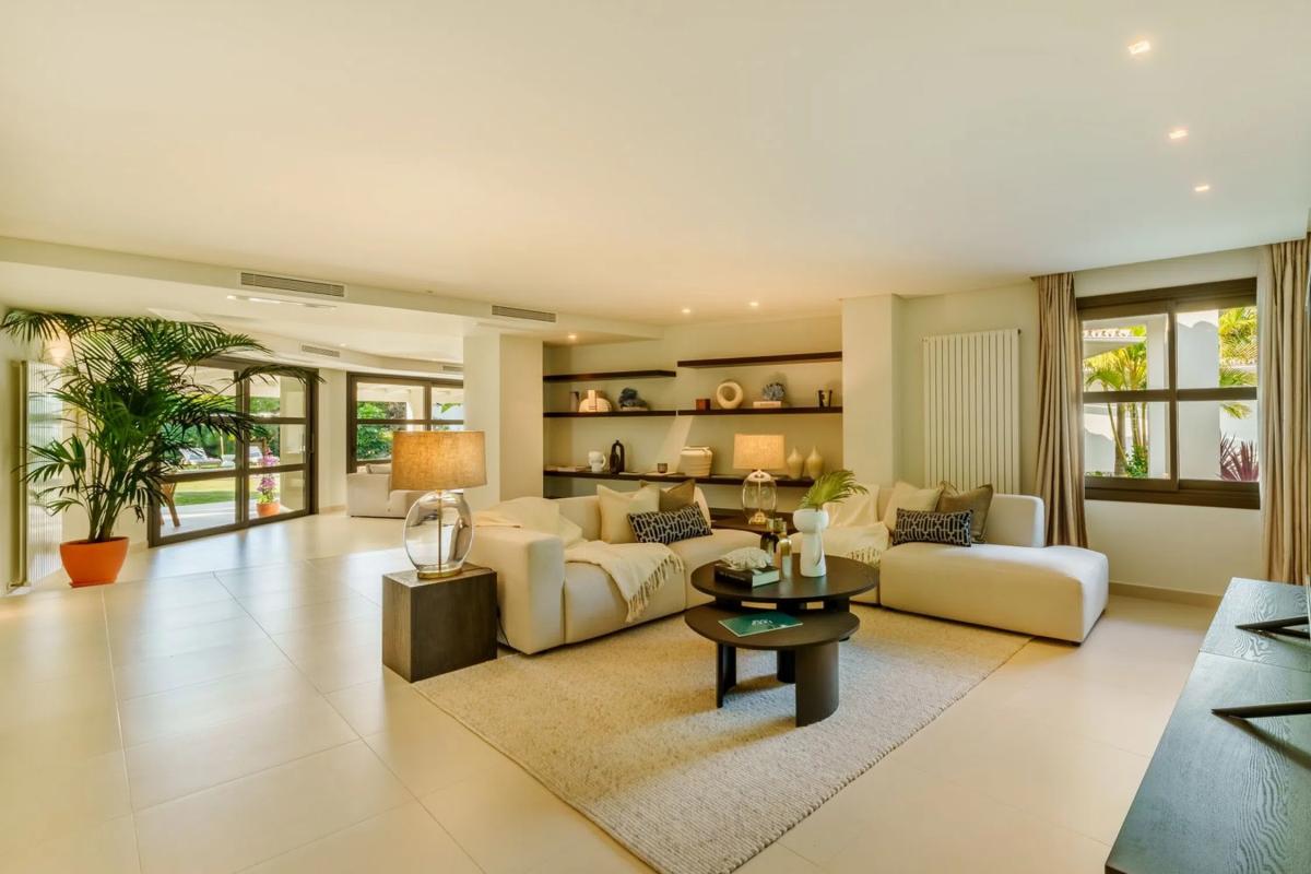 Venta de chalet independiente en Calle Cruz del Sur, Marbella
photo 1