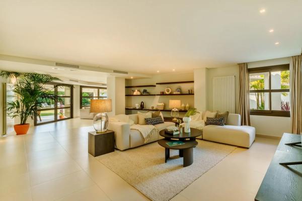 Chalet independiente en venta en Calle Cruz del Sur, Marbella
photo 1