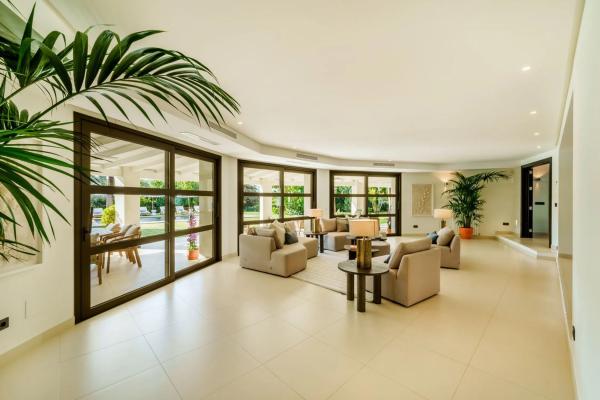 Chalet independiente en venta en Calle Cruz del Sur, Marbella
thumbnail 1