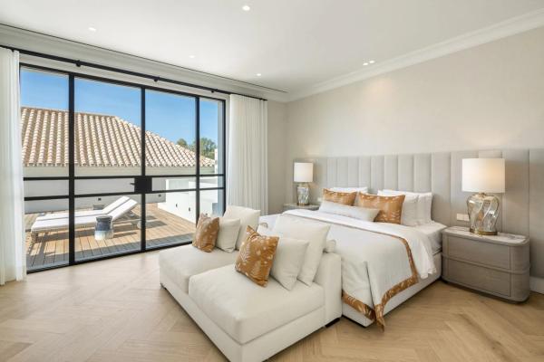Chalet independiente en venta en Calle Pléyades, Marbella
thumbnail 2