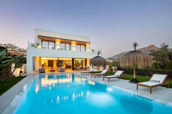 Chalet independiente en venta en Calle Osa Menor 2G, 57 -53, Marbella
photo 1