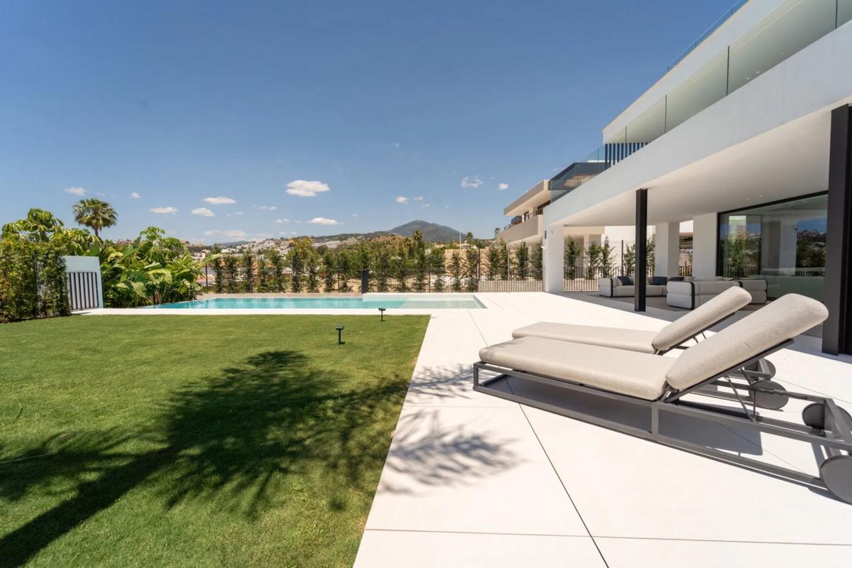 Sprzedaż niezależnego domku jednorodzinnego w  Urbanizacion N Andalucia 1F, Marbella photo 2