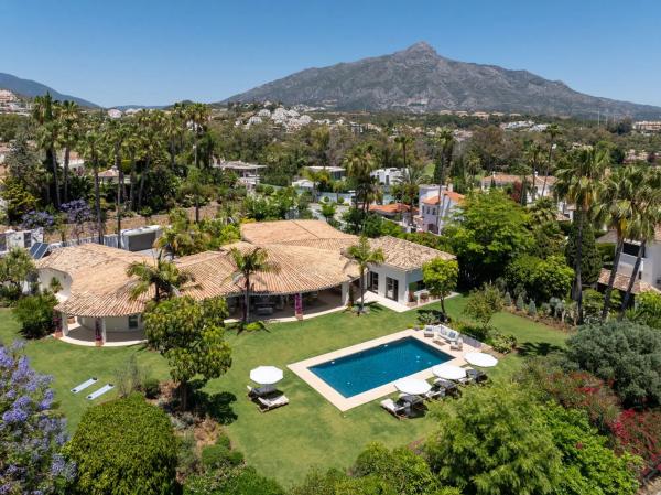 Chalet independiente en venta en Calle Osa Menor 2G, 10 -6, Marbella
photo 1