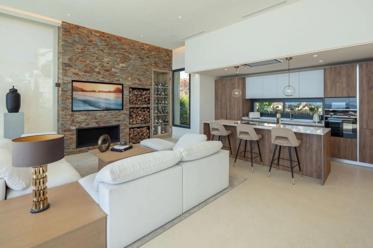 Venta de chalet independiente en Barrio Los Naranjos, Marbella
 photo 2