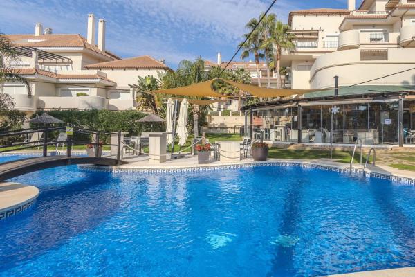 Mieszkanie na sprzedaż w Barrio Los Naranjos, Marbella photo 1