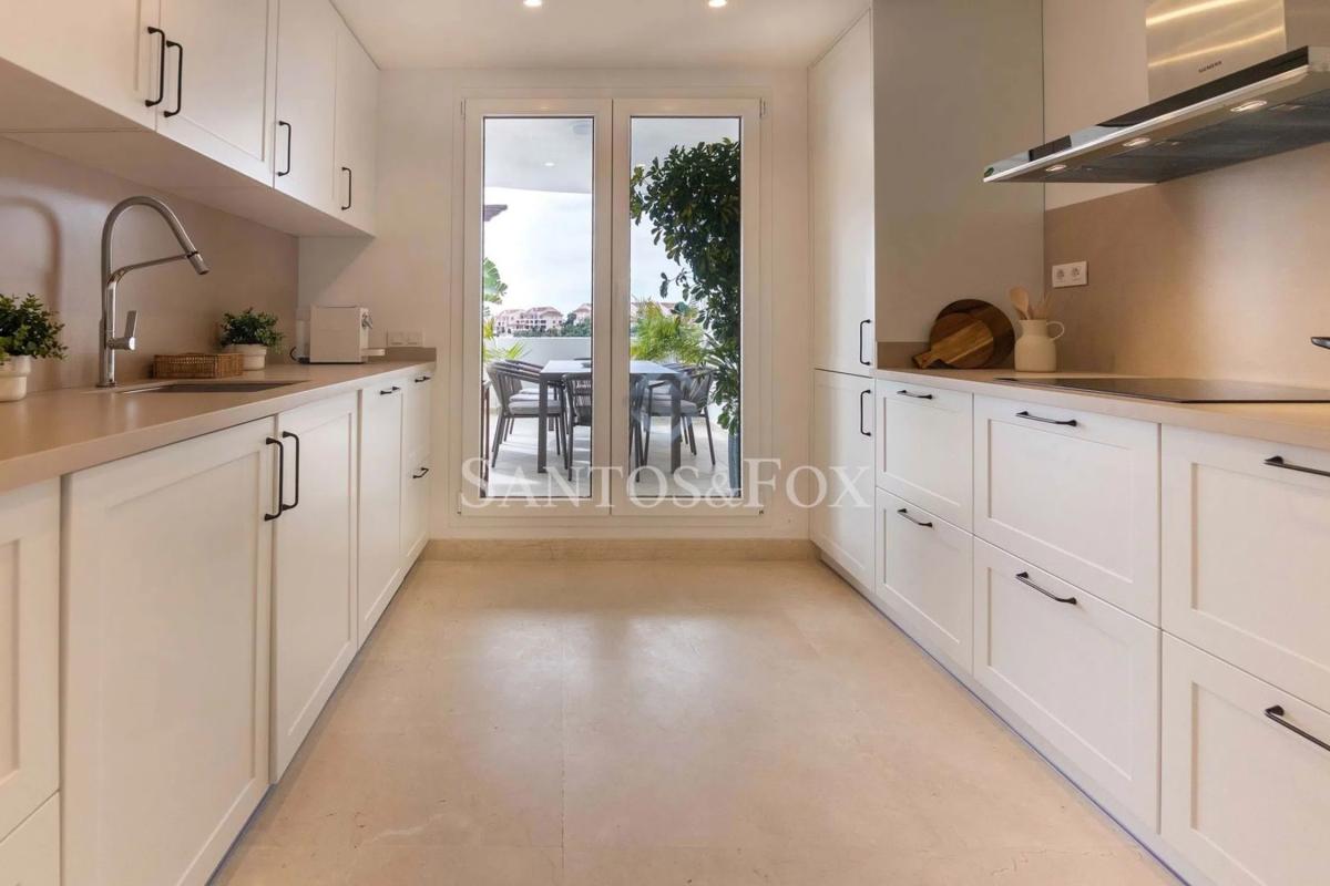 Sale of apartment in Barrio Los Naranjos, Marbella
 photo 3